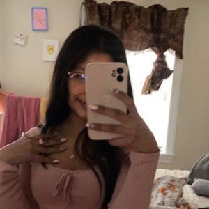 Meet your Posher, Abigail